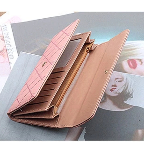 Pink Wallet LAST ONE! - Picture 6 of 6